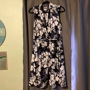 Sleeveless dress-with pockets